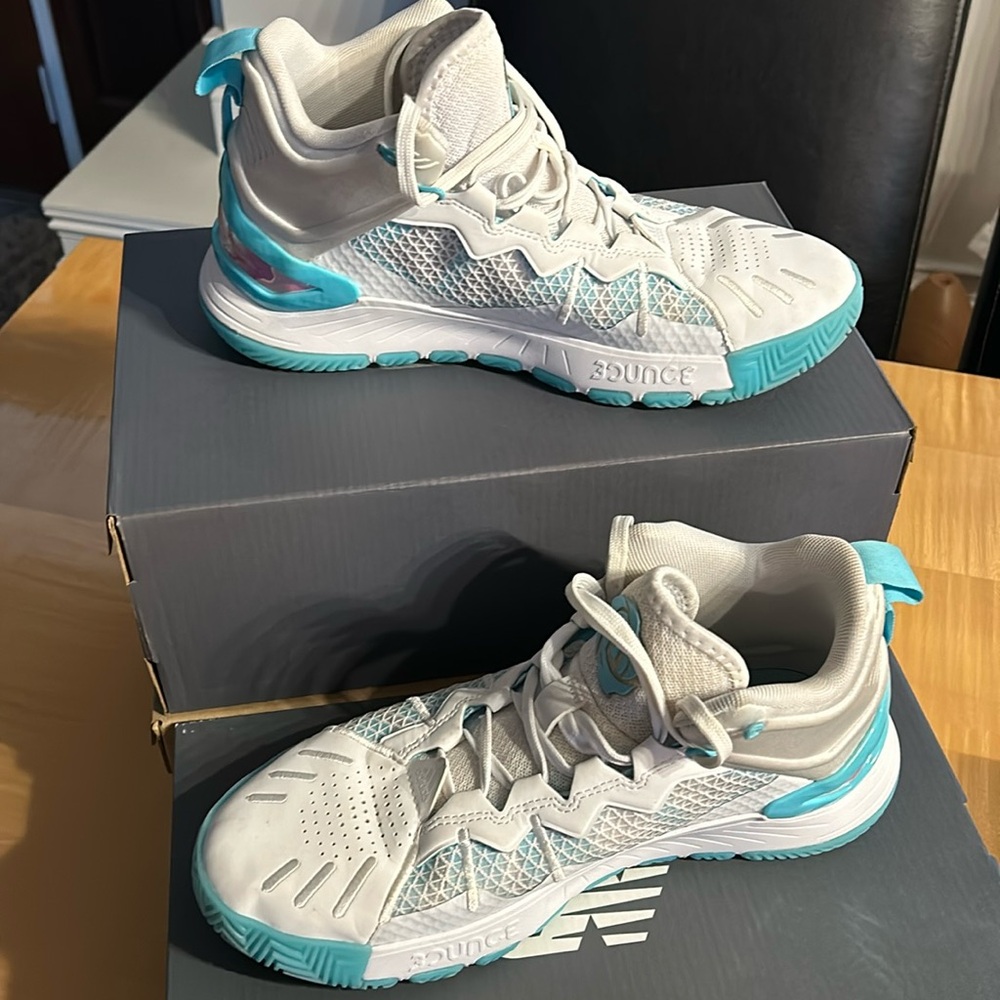Adidas unisex basketball shoe